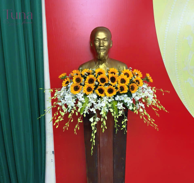 Hoa trang trí bục bác hồ 01-01